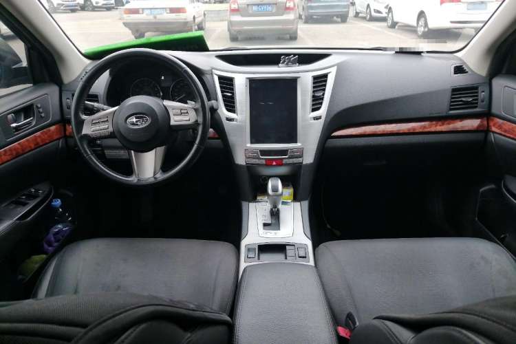 Used Subaru Outback 2010 2.5i Luxury Edition Center Console