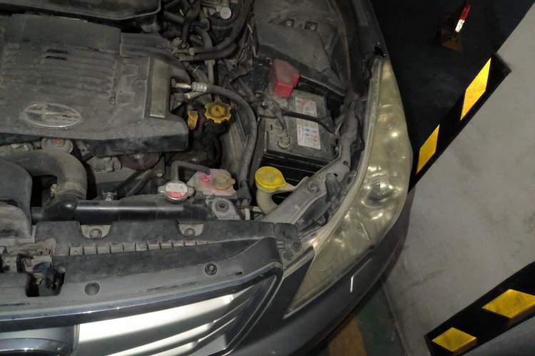 Used Subaru Outback 2010 2.5i Luxury Edition Engine Bay Left