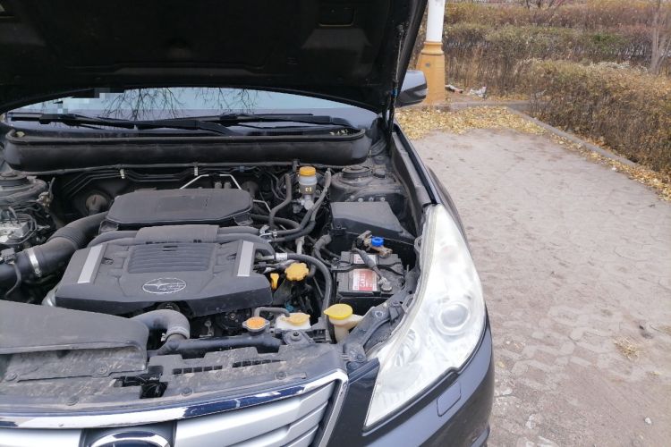 Used Subaru Outback 2010 2.5i Luxury Edition Engine Bay Left