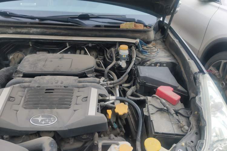 Used Subaru Outback 2010 2.5i Luxury Edition Engine Bay Left