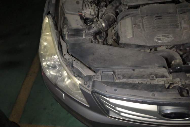 Used Subaru Outback 2010 2.5i Luxury Edition Engine Bay Right