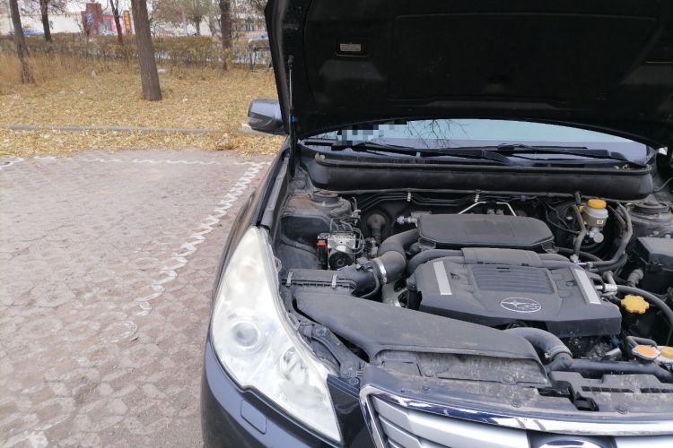 Used Subaru Outback 2010 2.5i Luxury Edition Engine Bay Right