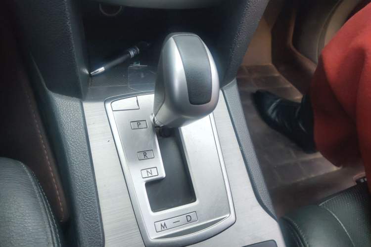 Used Subaru Outback 2010 2.5i Luxury Edition Gear Lever