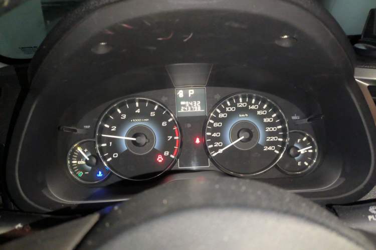 Used Subaru Outback 2010 2.5i Luxury Edition Instrument Cluster