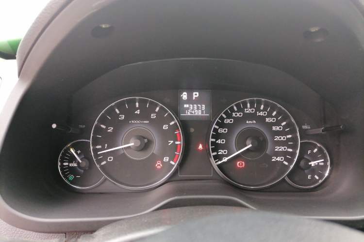 Used Subaru Outback 2010 2.5i Luxury Edition Odometer Close Up