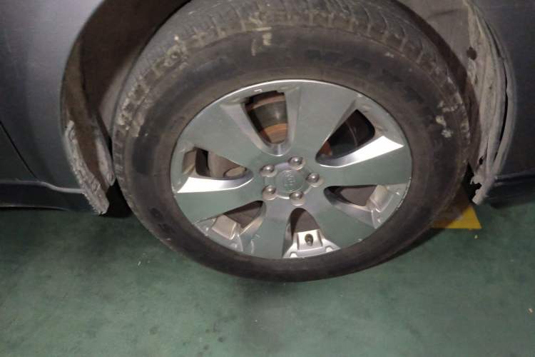 Used Subaru Outback 2010 2.5i Luxury Edition Right Front Wheel Hub