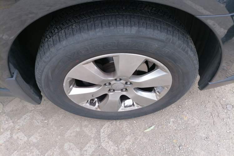 Used Subaru Outback 2010 2.5i Luxury Edition Right Front Wheel Hub