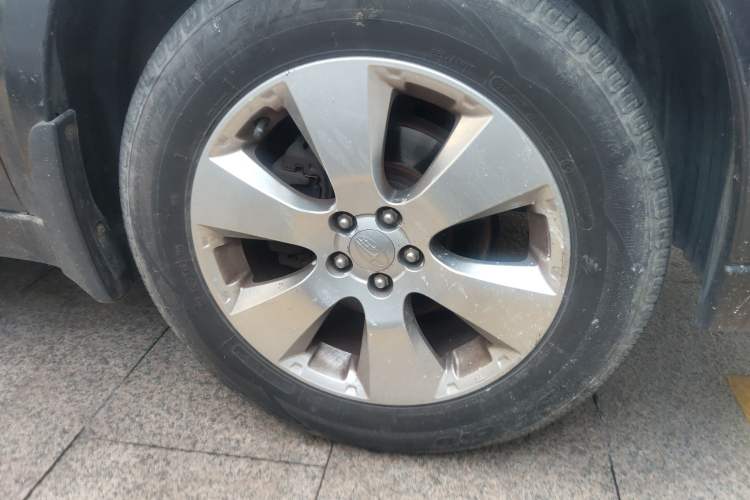 Used Subaru Outback 2010 2.5i Luxury Edition Right Front Wheel Hub