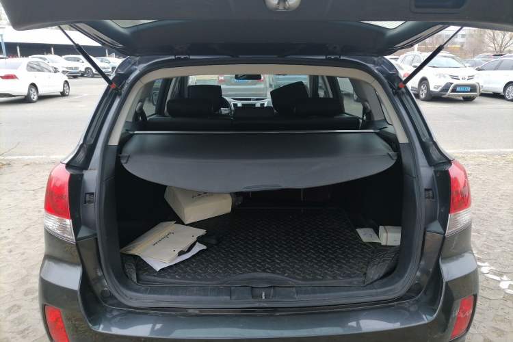 Used Subaru Outback 2010 2.5i Luxury Edition Trunk