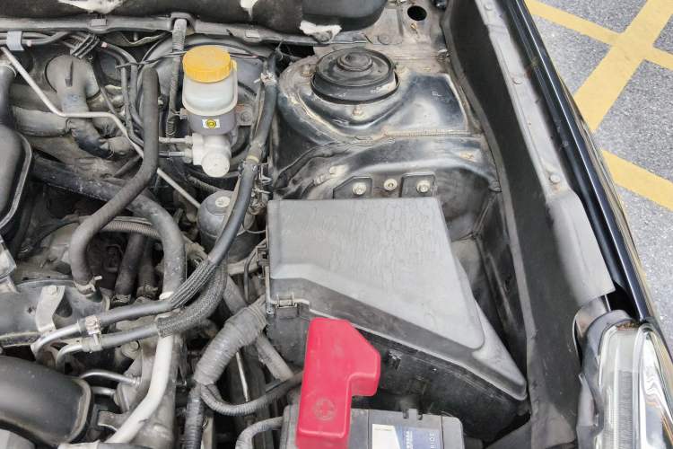 Used Subaru Outback 2010 2.5i Luxury Edition Engine Bay Left