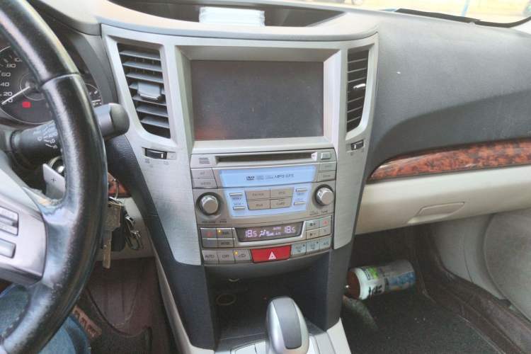 Used Subaru Outback 2010 2.5i Luxury Edition Audio And AC Panel