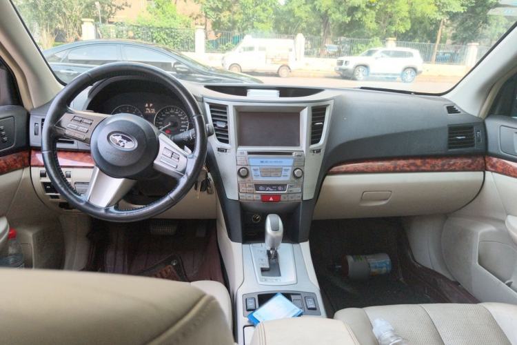 Used Subaru Outback 2010 2.5i Luxury Edition Center Console