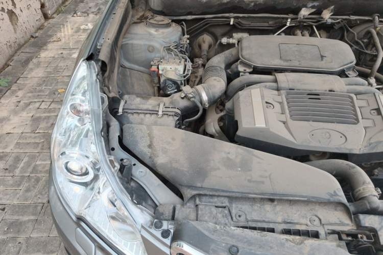 Used Subaru Outback 2010 2.5i Luxury Edition Engine Bay Right