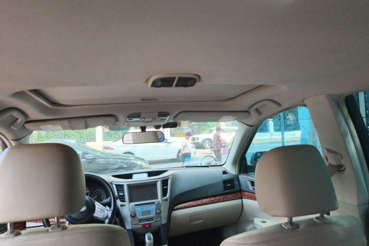 Used Subaru Outback 2010 2.5i Luxury Edition Headliner