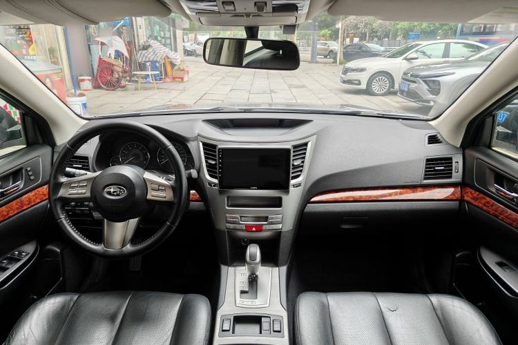 Used Subaru Outback 2010 2.5i Luxury Edition Interior 2