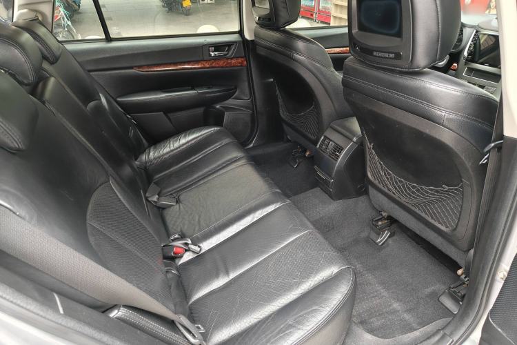 Used Subaru Outback 2010 2.5i Luxury Edition Interior 3