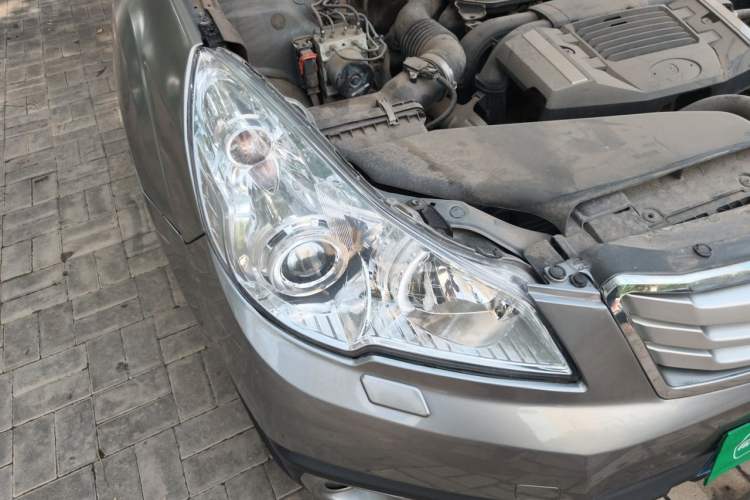 Used Subaru Outback 2010 2.5i Luxury Edition Right Front Headlight