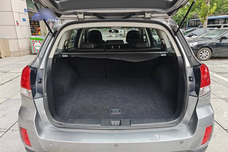 Used Subaru Outback 2010 2.5i Luxury Edition Trunk