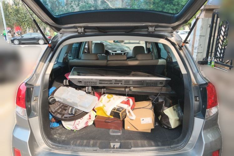 Used Subaru Outback 2010 2.5i Luxury Edition Trunk