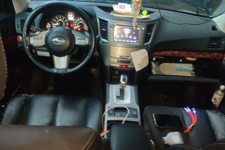 Used Subaru Outback 2010 2.5i Luxury Edition Center Console