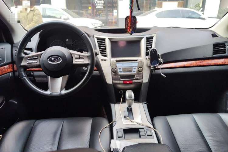 Used Subaru Outback 2010 2.5i Luxury Edition Center Console
