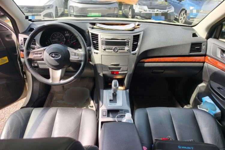 Used Subaru Outback 2010 2.5i Luxury Edition Center Console