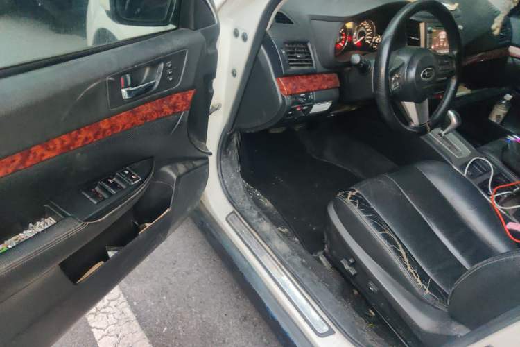 Used Subaru Outback 2010 2.5i Luxury Edition Driver Seat