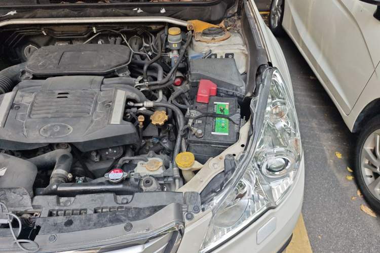 Used Subaru Outback 2010 2.5i Luxury Navigation Edition Engine Bay Left