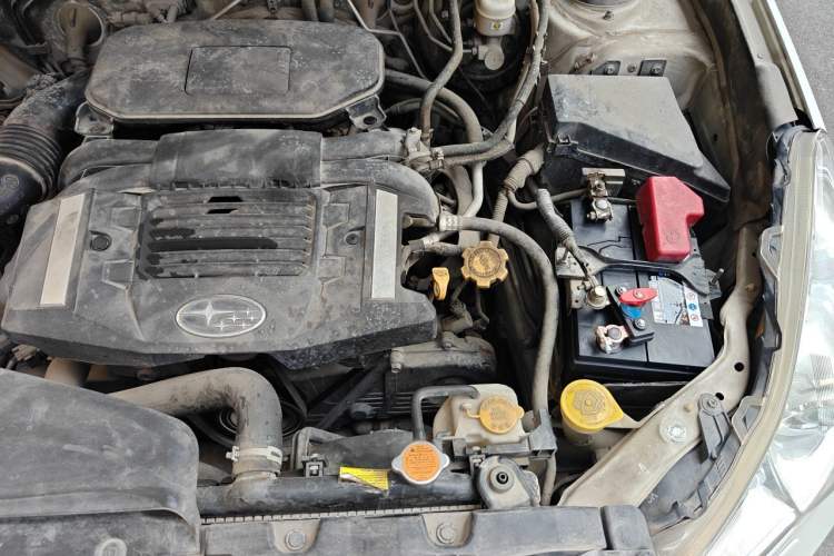 Used Subaru Outback 2010 2.5i Luxury Edition Engine Bay Left