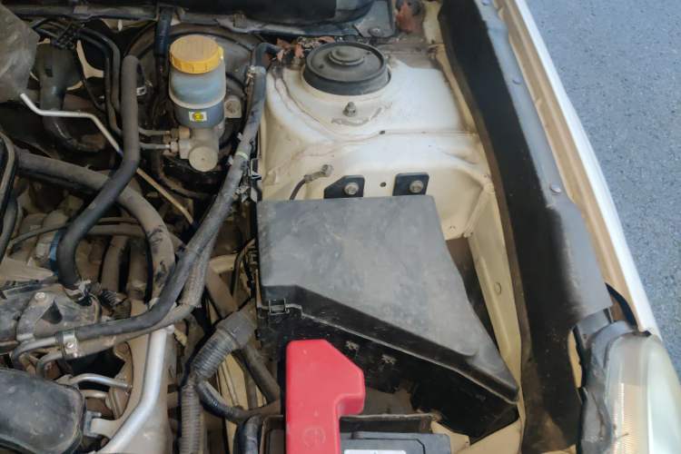 Used Subaru Outback 2010 2.5i Luxury Edition Engine Bay Left