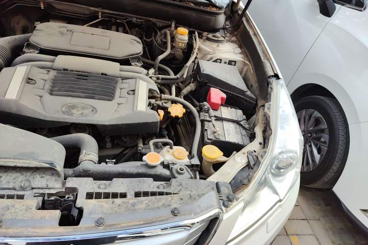 Used Subaru Outback 2010 2.5i Luxury Edition Engine Bay Left