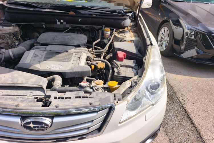 Used Subaru Outback 2010 2.5i Luxury Edition Engine Bay Left