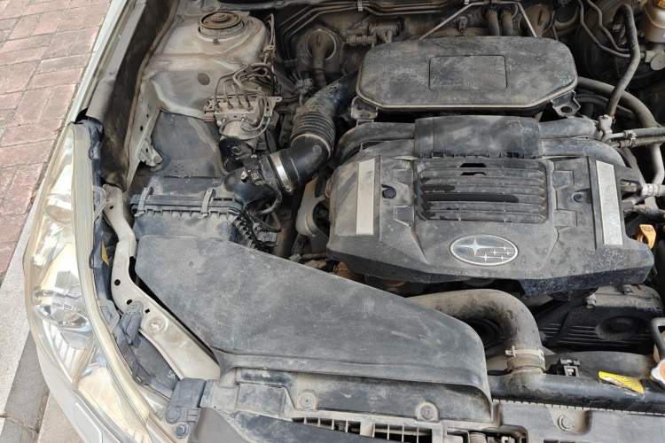 Used Subaru Outback 2010 2.5i Luxury Edition Engine Bay Right