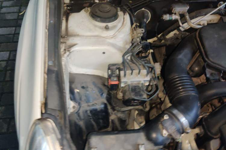 Used Subaru Outback 2010 2.5i Luxury Edition Engine Bay Right