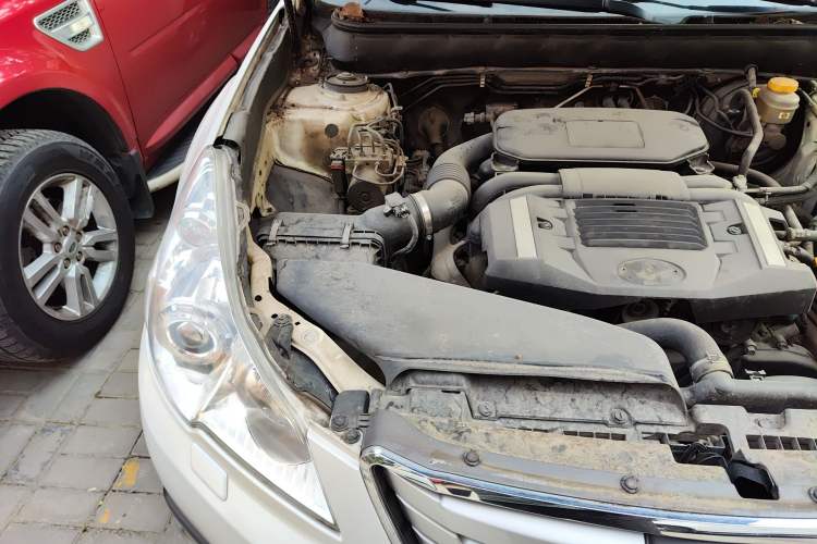 Used Subaru Outback 2010 2.5i Luxury Edition Engine Bay Right