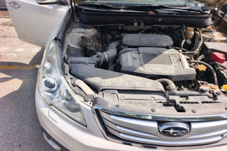 Used Subaru Outback 2010 2.5i Luxury Edition Engine Bay Right