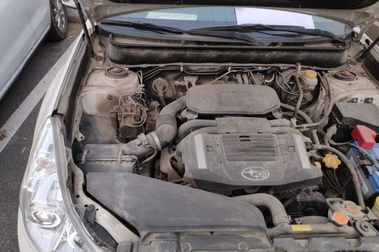 Used Subaru Outback 2010 2.5i Luxury Edition Engine Bay Right