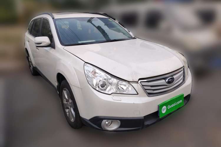 Used Subaru Outback 2010 2.5i Luxury Edition Front Right 45 Deg