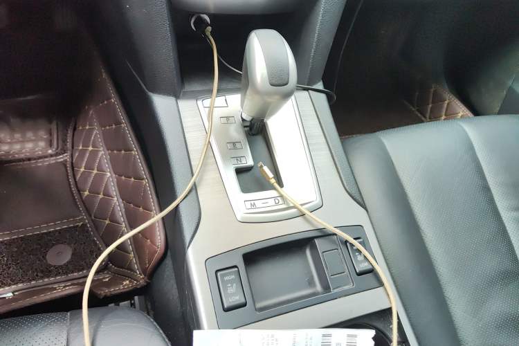 Used Subaru Outback 2010 2.5i Luxury Edition Gear Lever
