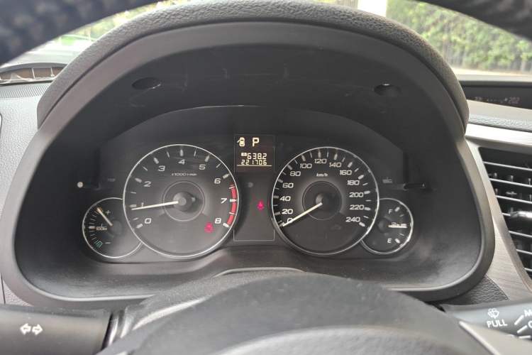 Used Subaru Outback 2010 2.5i Luxury Edition Instrument Cluster