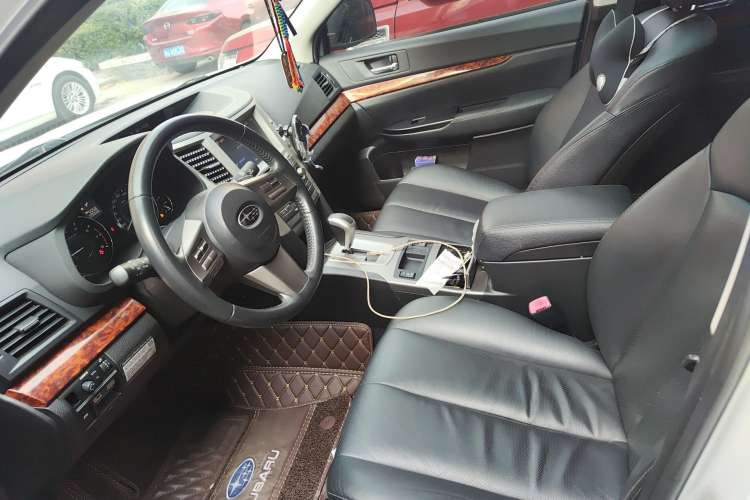 Used Subaru Outback 2010 2.5i Luxury Edition Left Front Seat