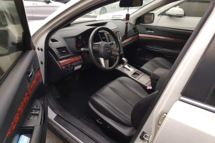 Used Subaru Outback 2010 2.5i Luxury Edition Left Front Seat