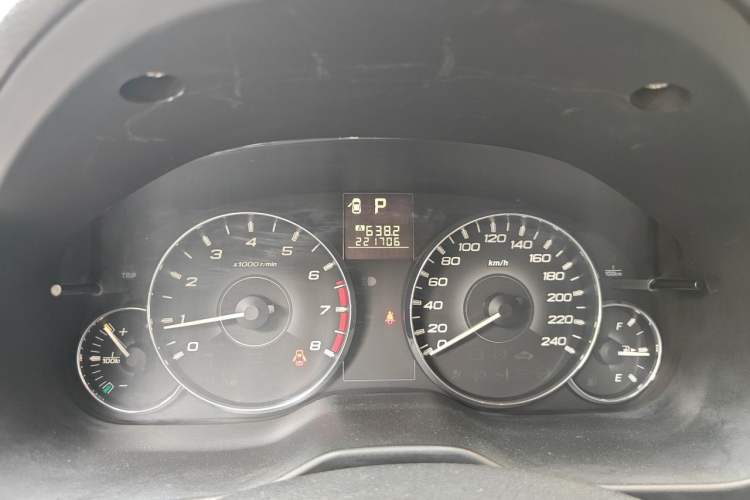 Used Subaru Outback 2010 2.5i Luxury Edition Odometer Close Up