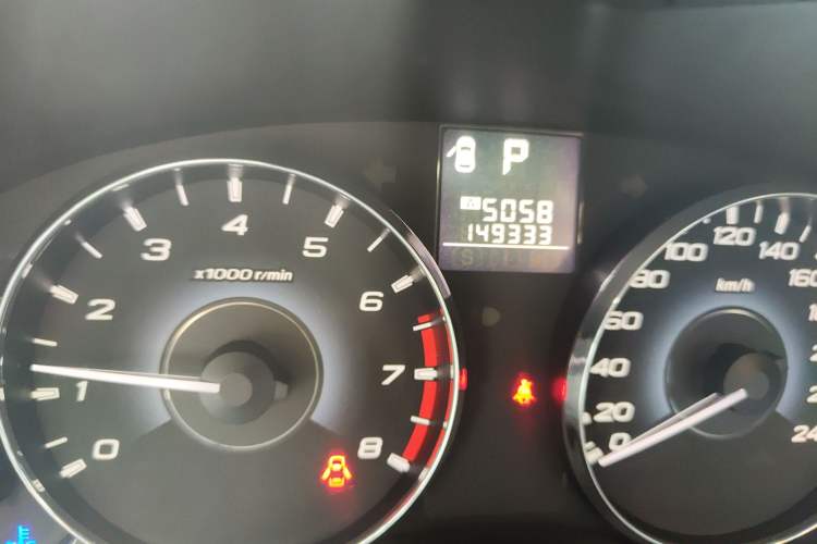 Used Subaru Outback 2010 2.5i Luxury Edition Odometer Close Up