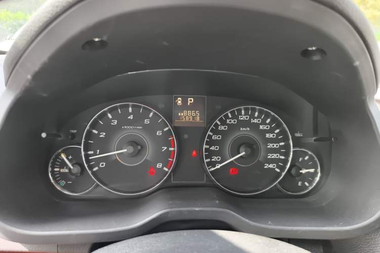Used Subaru Outback 2010 2.5i Luxury Edition Odometer Close Up