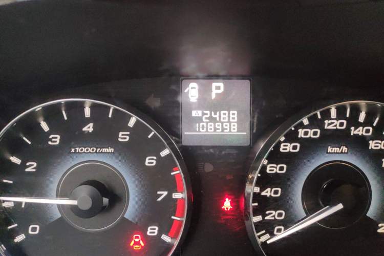 Used Subaru Outback 2010 2.5i Luxury Edition Odometer Close Up