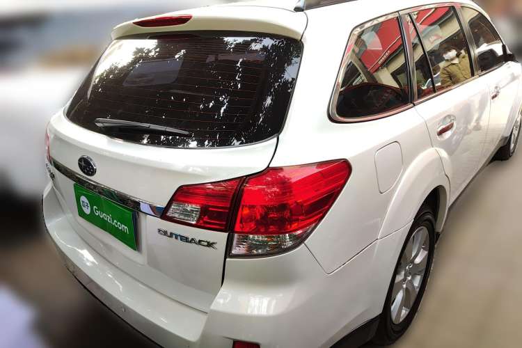 Used Subaru Outback 2010 2.5i Luxury Edition Rear Right 45 Deg