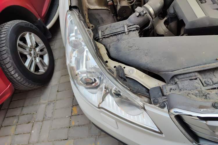 Used Subaru Outback 2010 2.5i Luxury Edition Right Front Headlight