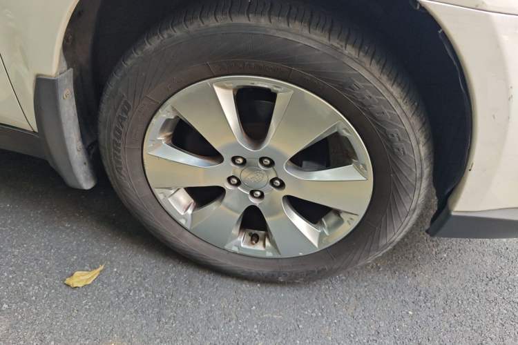Used Subaru Outback 2010 2.5i Luxury Navigation Edition Right Front Wheel Hub