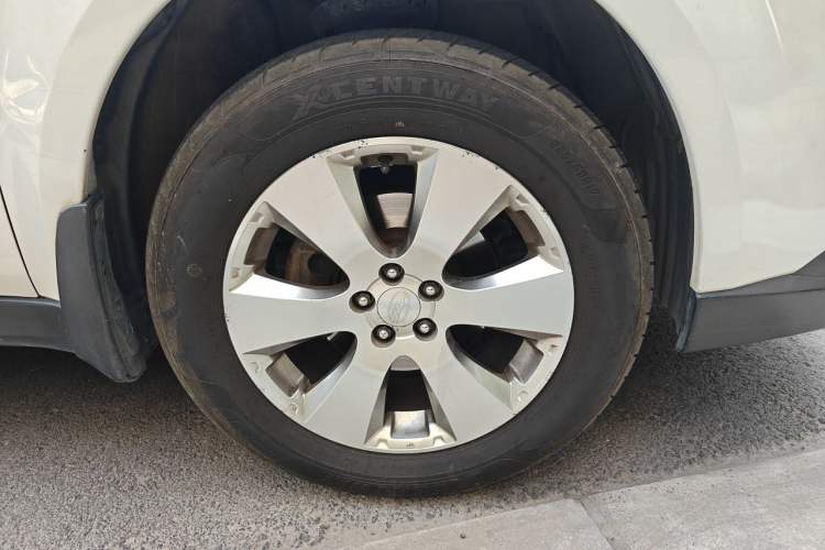 Used Subaru Outback 2010 2.5i Luxury Edition Right Front Wheel Hub